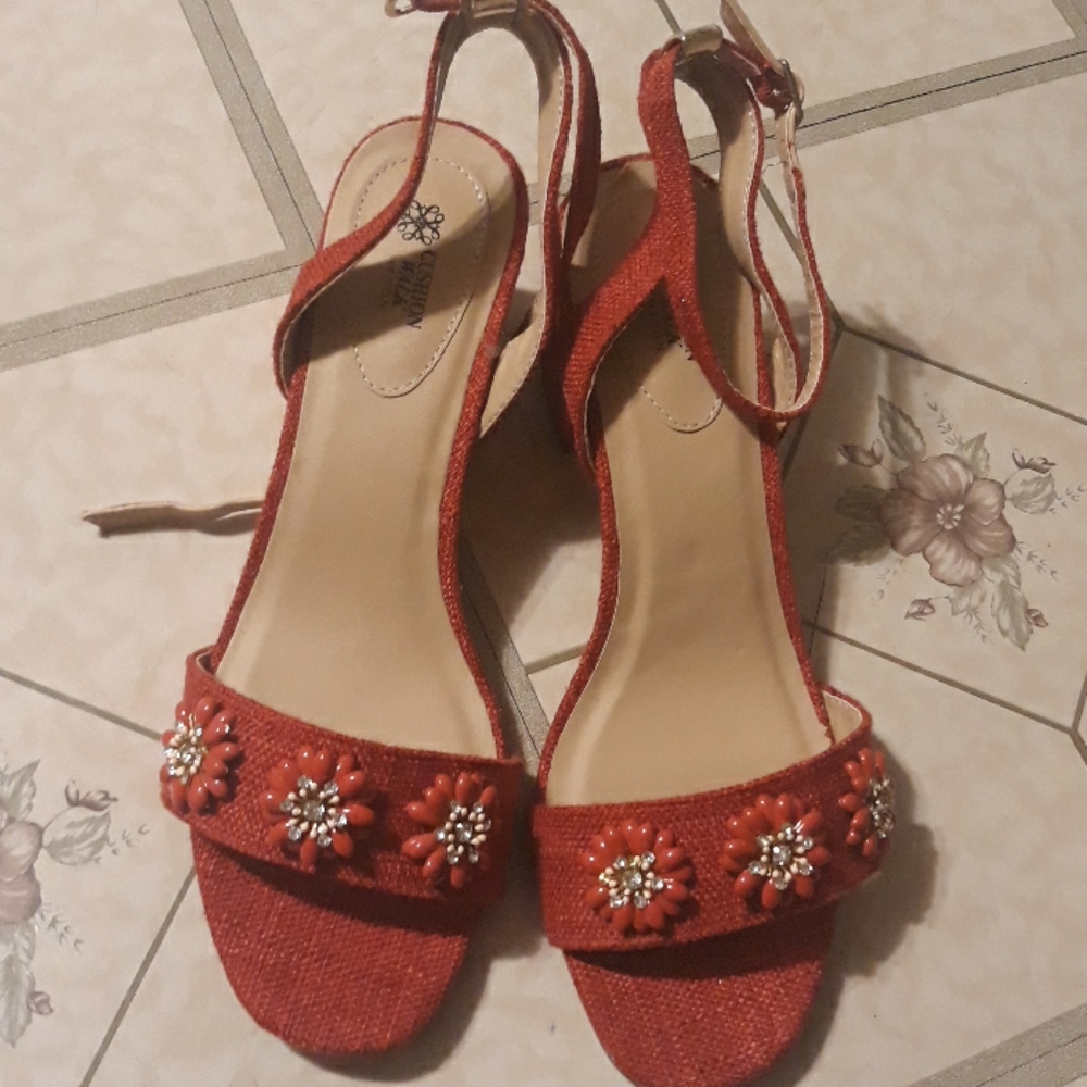 Heels - Picture 2 of 3